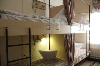 Хостелы iHostel Almaty Алматы Кровать в общем 6-местном номере для мужчин и женщин-1