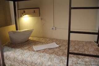 Хостелы iHostel Almaty Алматы Кровать в общем 8-местном номере для мужчин и женщин-1