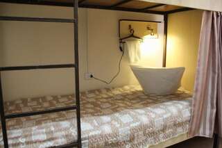 Хостелы iHostel Almaty Алматы Кровать в общем 6-местном номере для мужчин и женщин-8