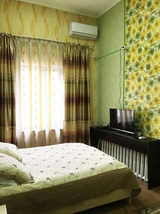 Хостелы iHostel Almaty Алматы Двухместный номер Делюкс с 1 кроватью (для 2 взрослых и 1 ребенка)-2